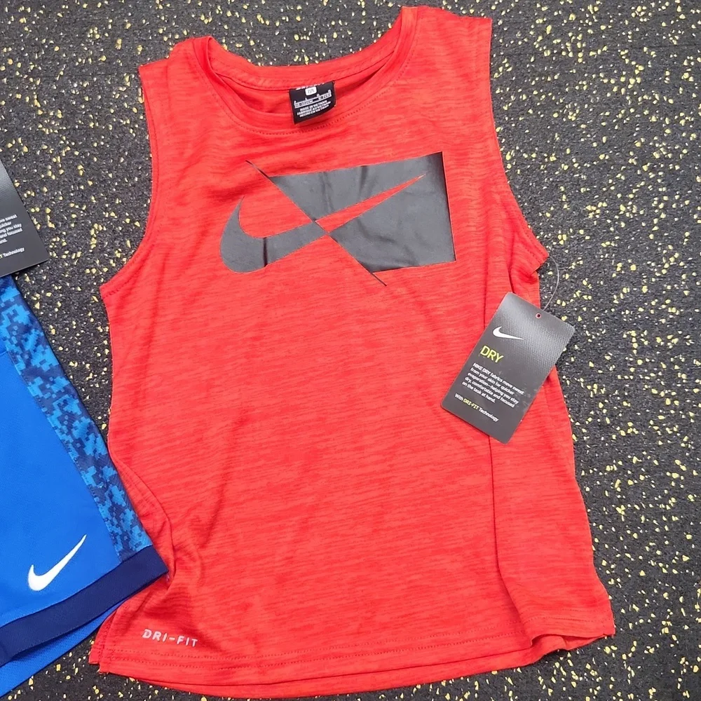 Nike shorts and shirt dri fit - Picture 3 of 3